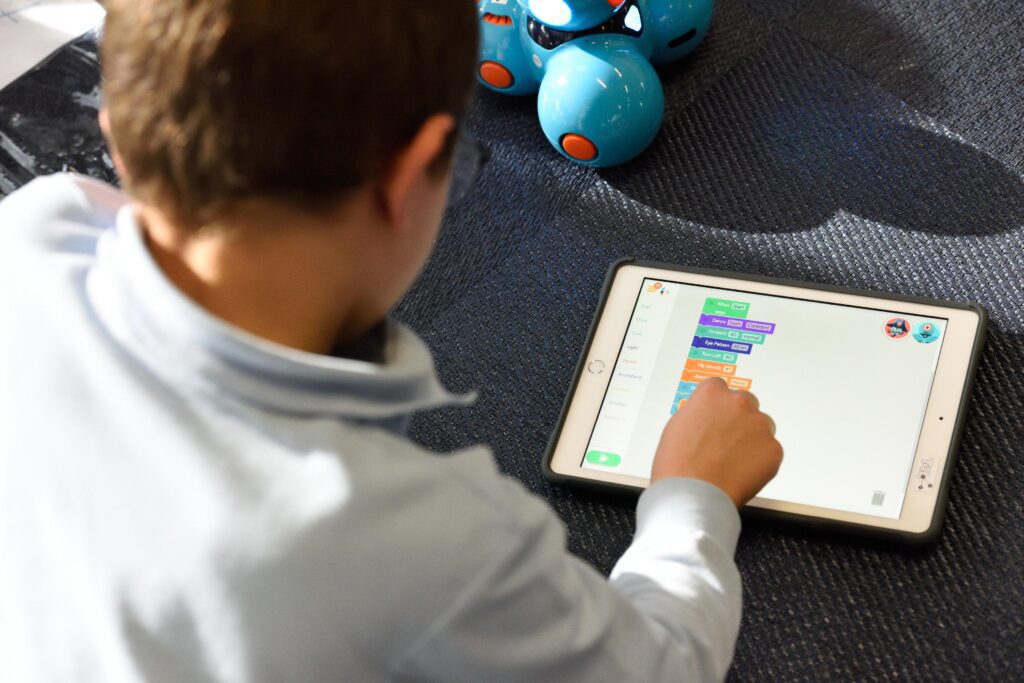 Excessive Screen-Time : Impacts on Children Excessive Screen-Time : Impacts on Children - airestech