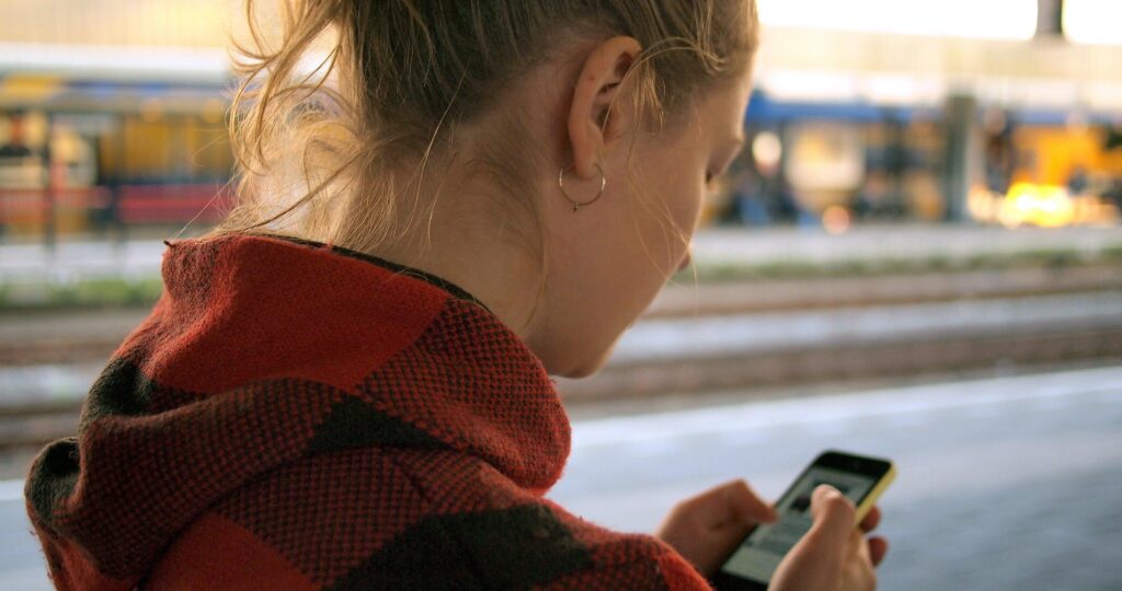 Gen Z : Teenagers + Screentime Gen Z : Teenagers + Screentime - airestech
